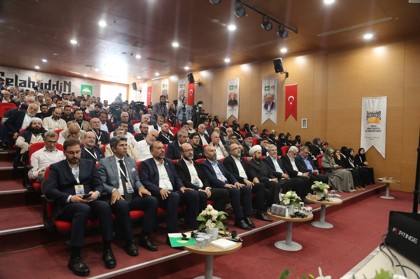 İshak Sağlam: Aksa'nın işgal altında bulunması ümmetin uykusunu kaçırmalı