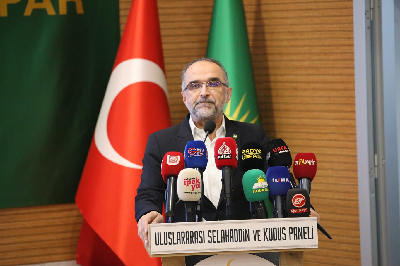 HÜDA PAR Genel Başkan Vekili İshak Sağlam, Uluslararası Selahaddin ve Kudüs Paneli'nde konuştu.