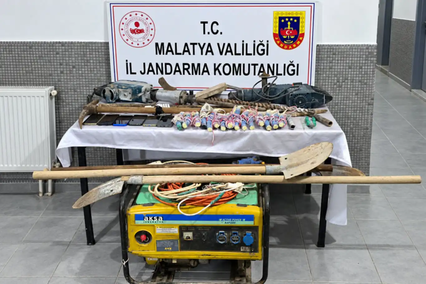 Kaçak kazı yapan 6 şüpheli suçüstü yakalandı