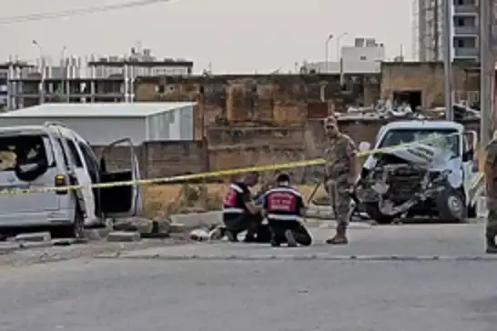 Mardin’de hafif ticari araç belediye personeline çarptı: 1 ölü, 2 yaralı