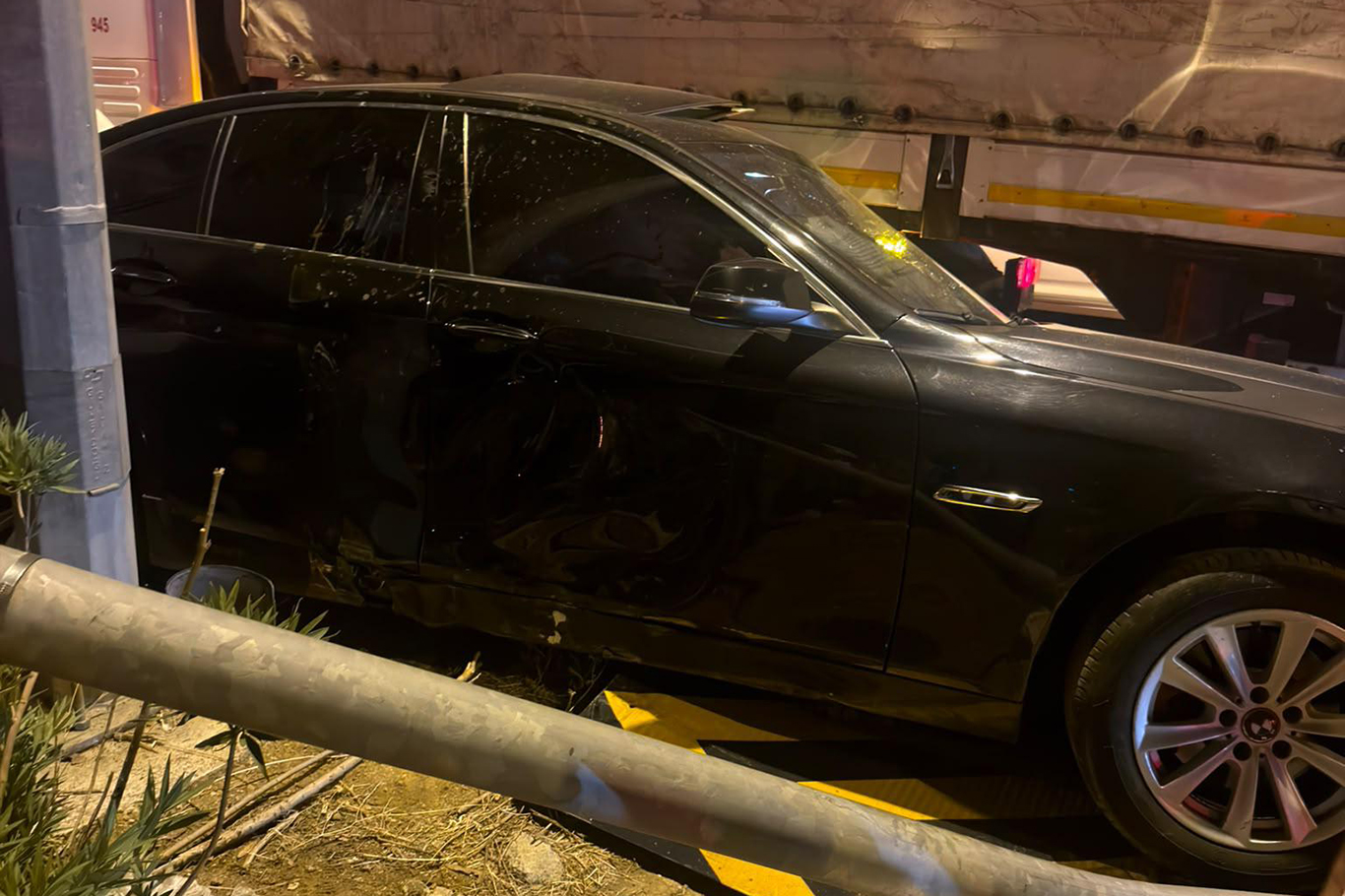Kırmızı ışık ihlali yapan tır otomobile çarptı: 2 yaralı