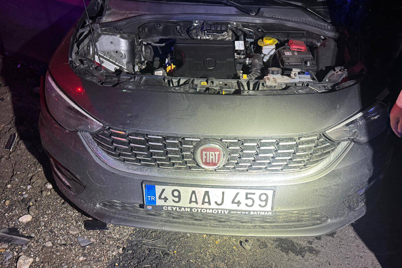 Batman’da uçuruma yuvarlanan otomobilde sıkışan sürücü kurtarıldı