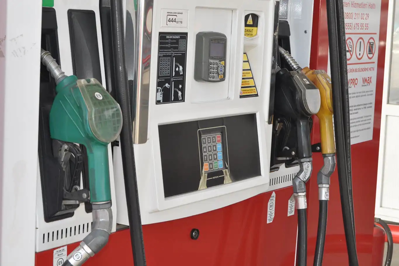 Benzine 4,30 lira indirim: İstanbul'da litre fiyatı 80 liranın altına düştü