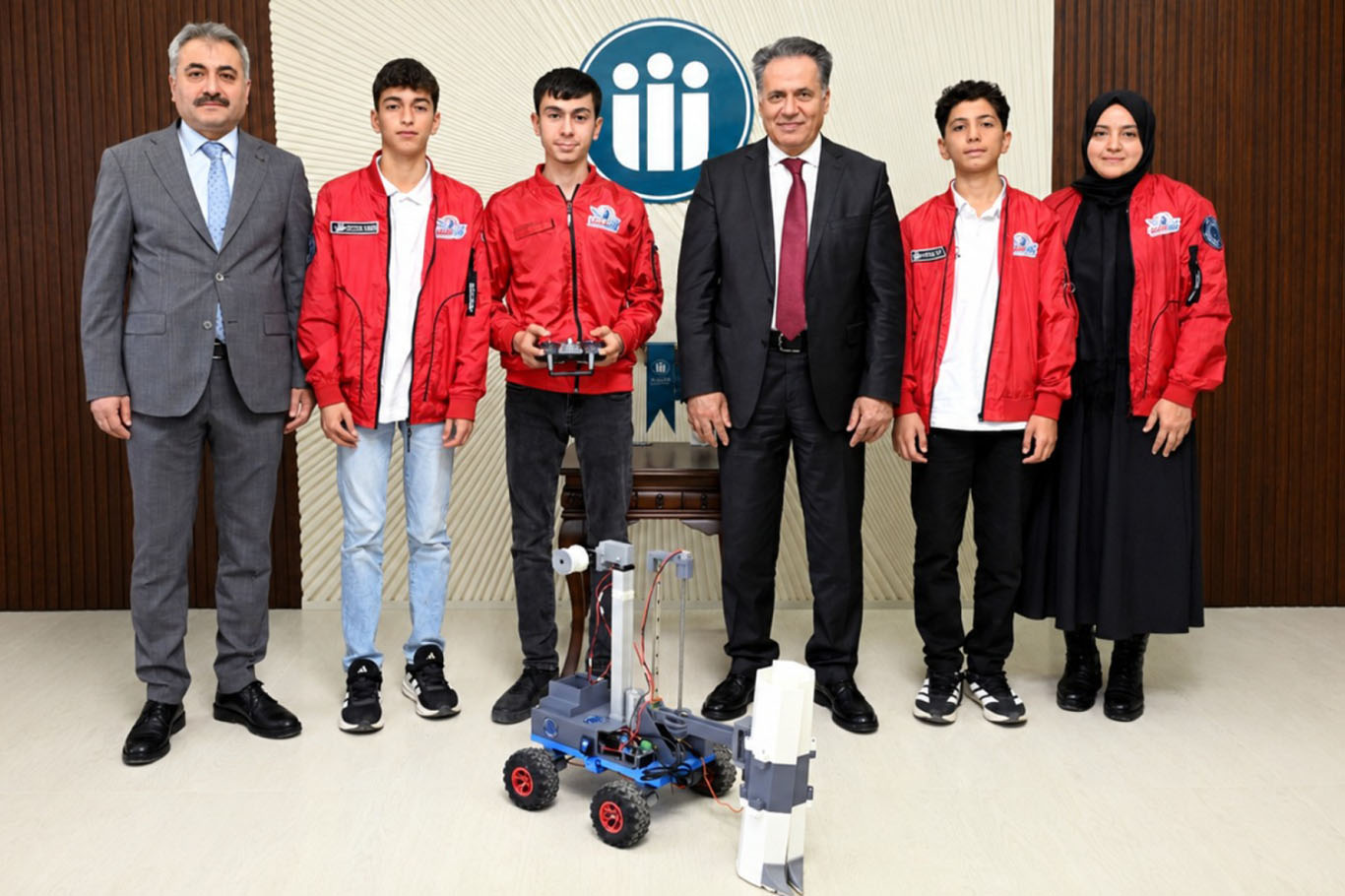 İnönü Üniversitesinin desteklediği genç mucitler, Rektör Akpolat ile buluştu