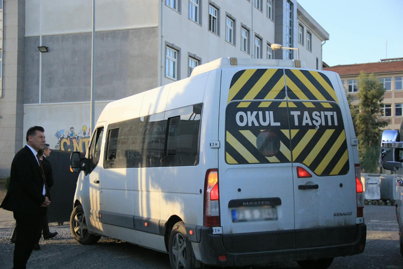 CİZRE’DE ÖĞRENCİLERİN GÜVENLİ ULAŞIMI İÇİN OKUL SERVİS ARAÇLARI DENETLENDİ.