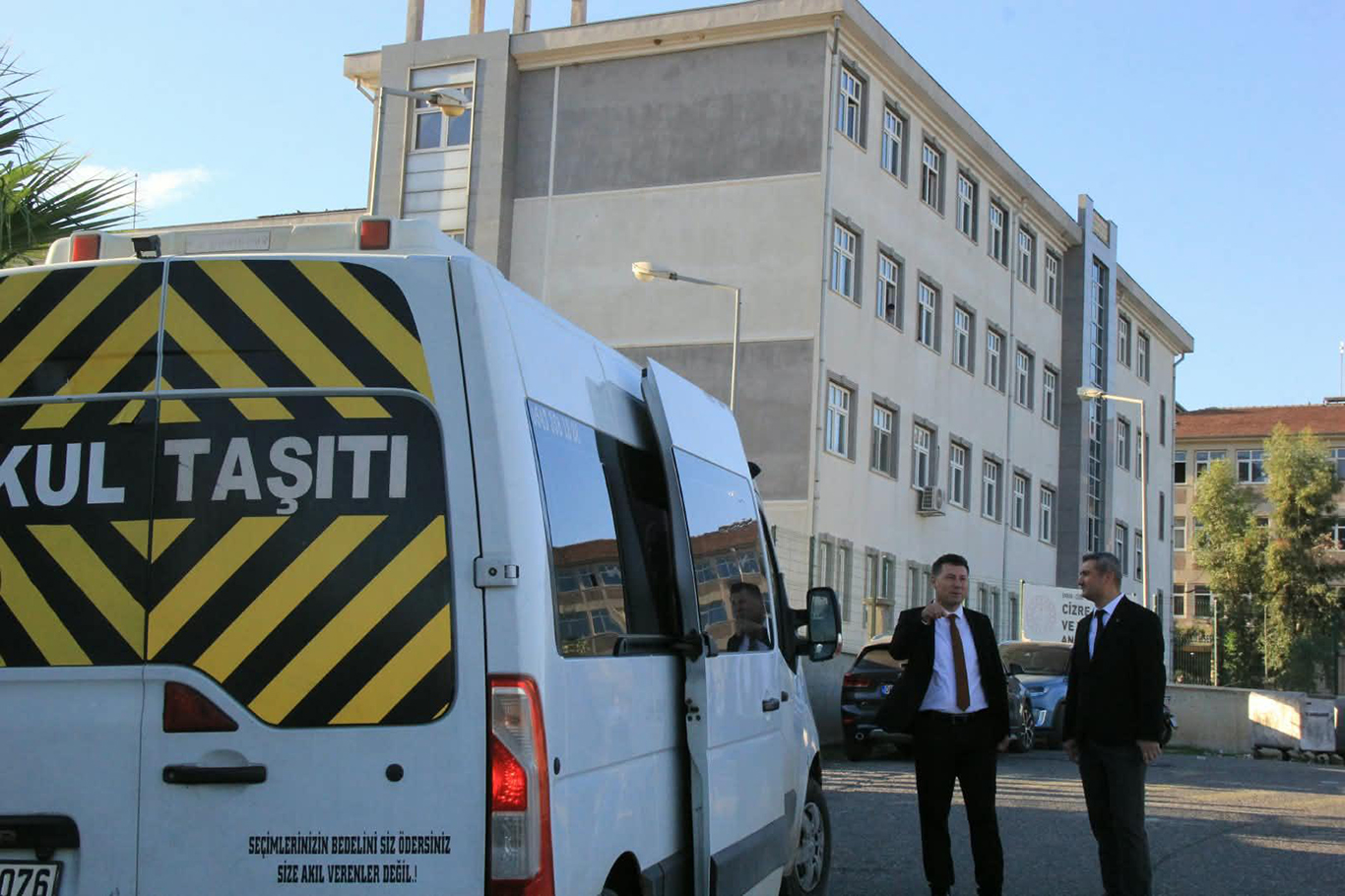 CİZRE’DE ÖĞRENCİLERİN GÜVENLİ ULAŞIMI İÇİN OKUL SERVİS ARAÇLARI DENETLENDİ.