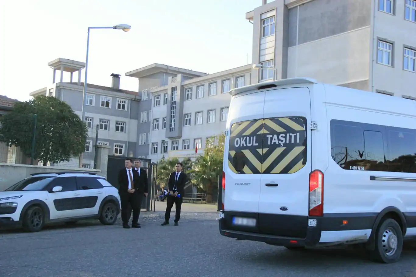 Cizre’de öğrencilerin güvenli ulaşımı için okul servis araçları denetlendi