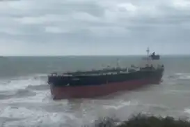Sarıyer açıklarında karaya oturan 238 metrelik tanker kurtarıldı