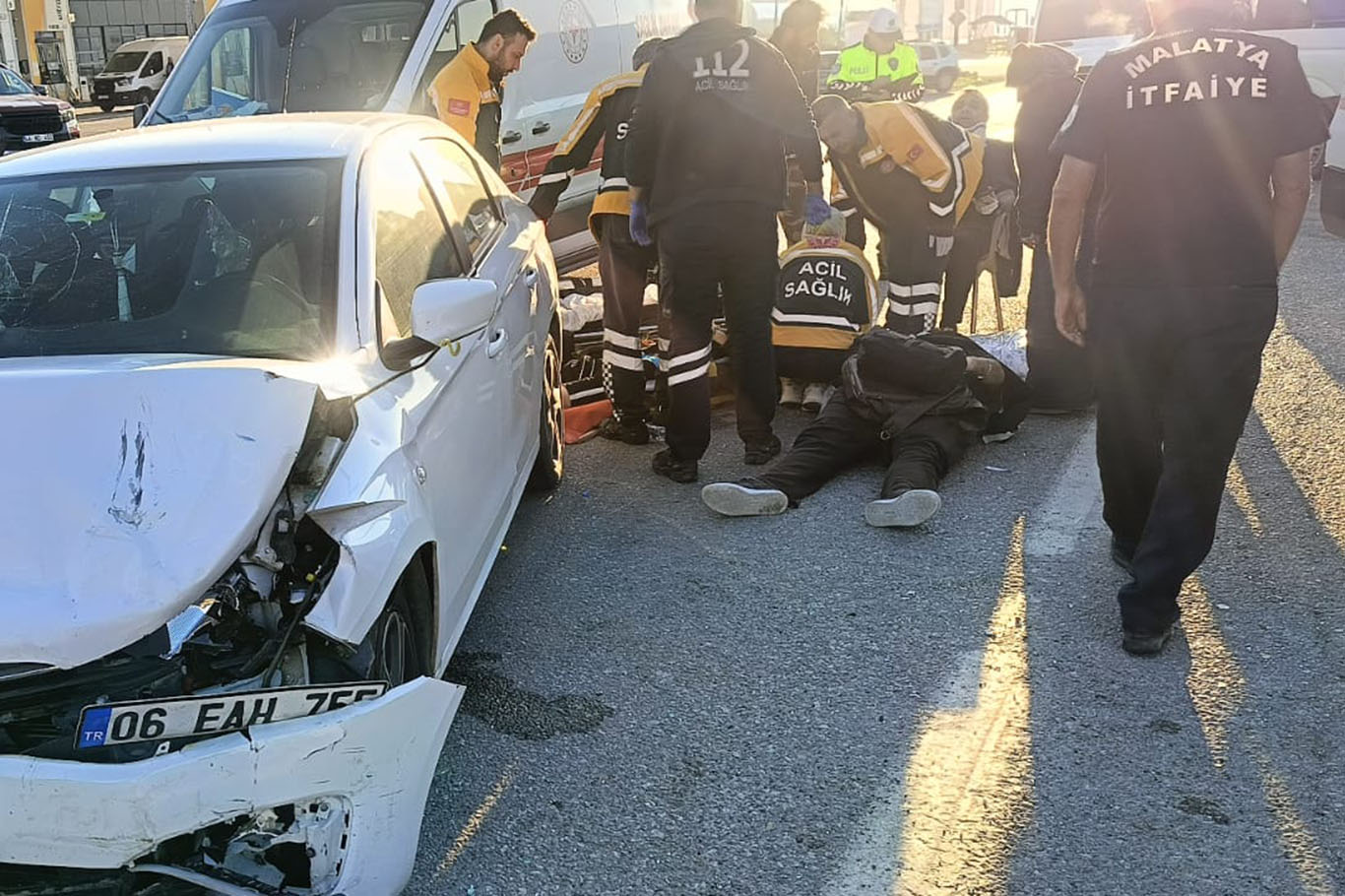 Malatya'da iki otomobil çarpıştı: 1'i ağır 6 yaralı