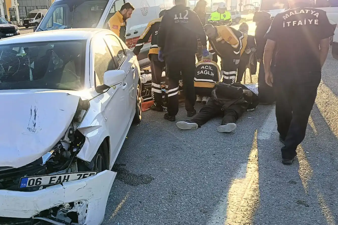 Malatya'da iki otomobil çarpıştı: 1'i ağır 6 yaralı
