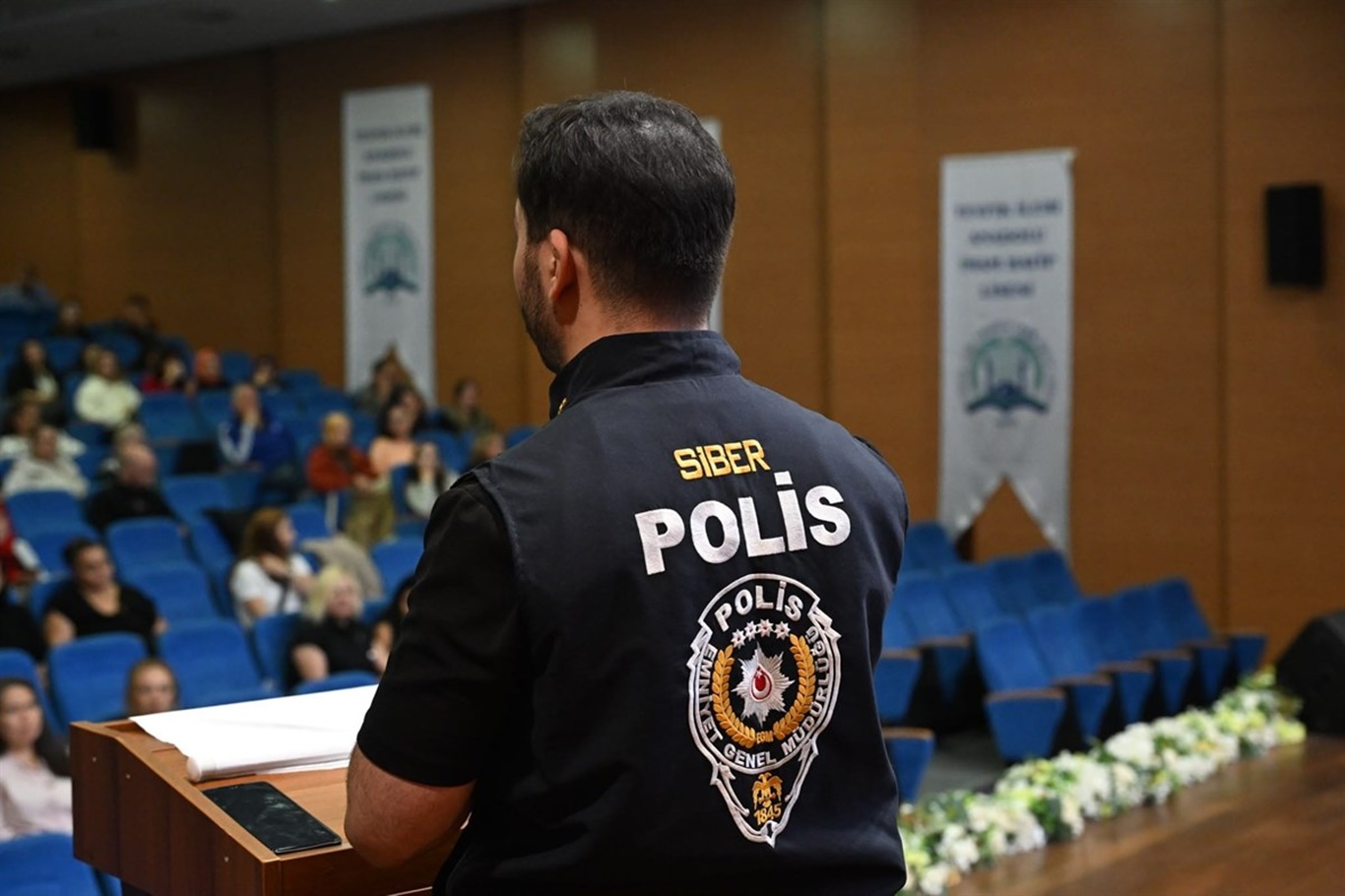 Ankara’da okul çevrelerinde denetim 14 aranan şahıs tespit edildi