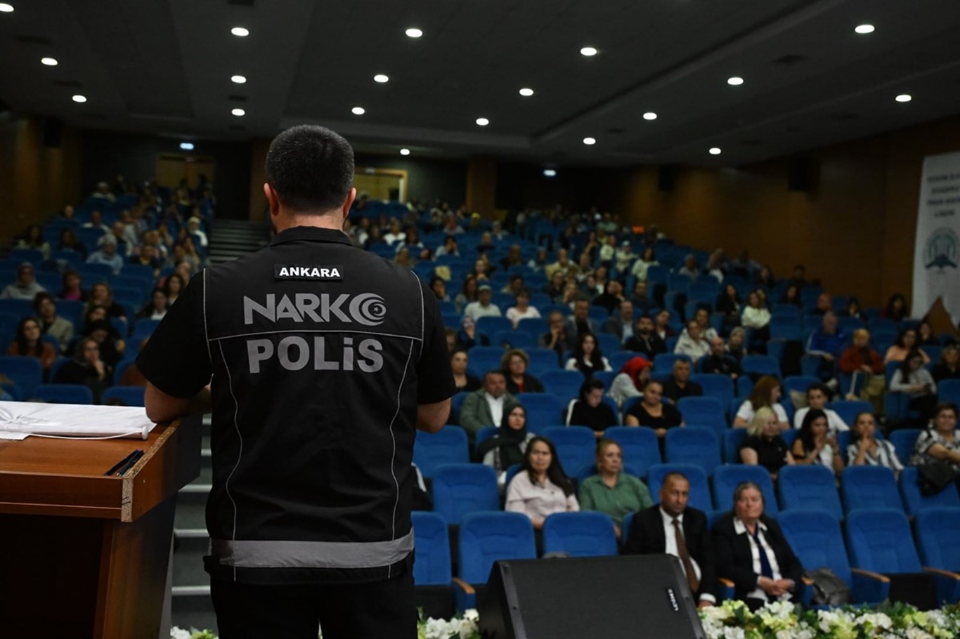 Ankara’da okul çevrelerinde denetim 14 aranan şahıs tespit edildi