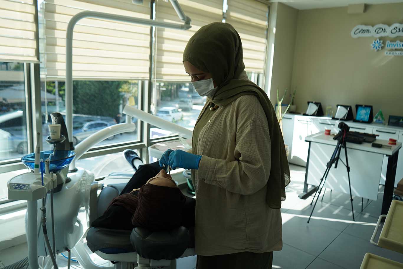 Diş sağlığının korunmasında doğru bakım alışkanlıkları önem taşıyor