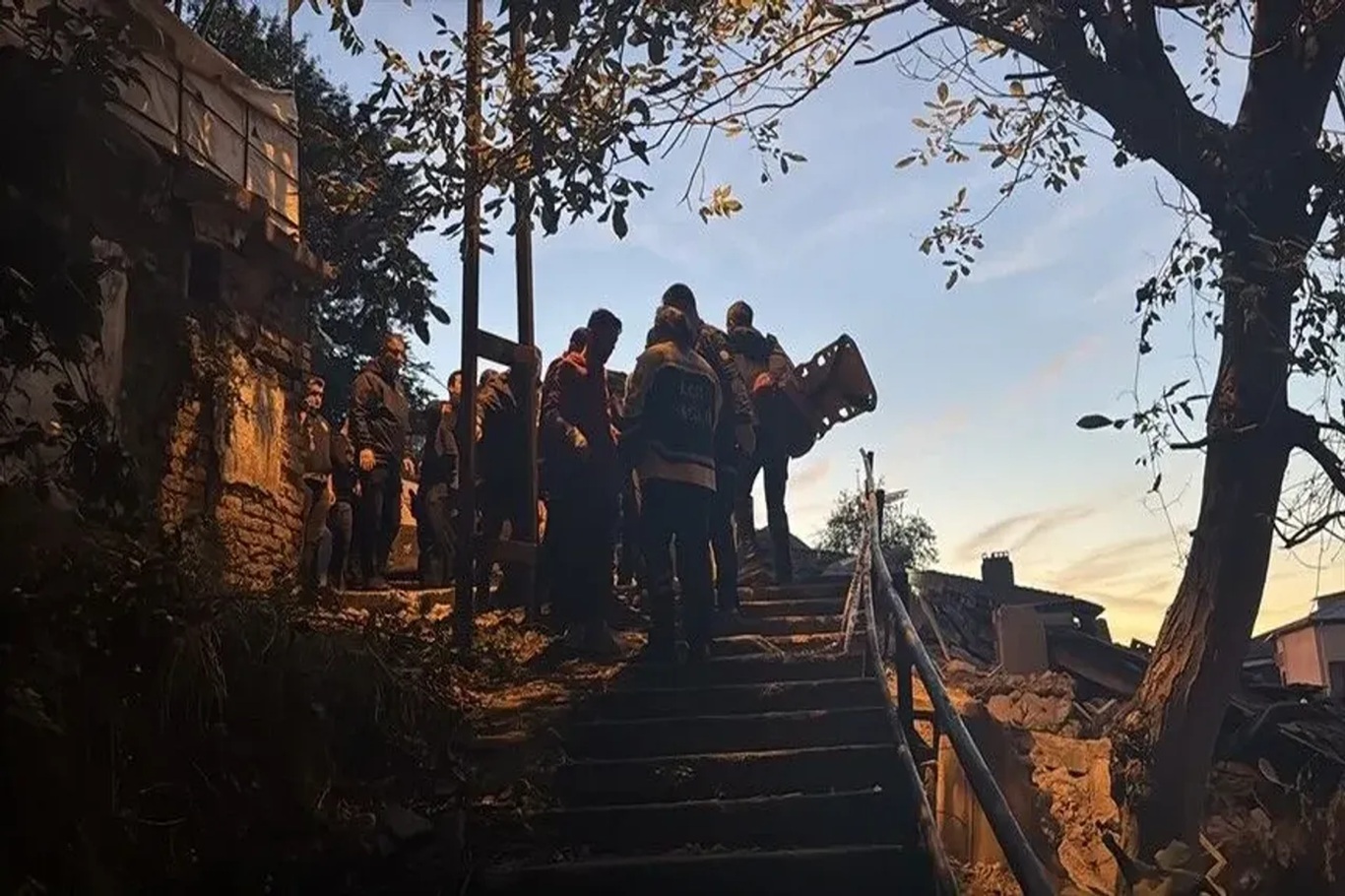 Zonguldak’ta bina çöktü: Enkazdan 1 kişi kurtarıldı