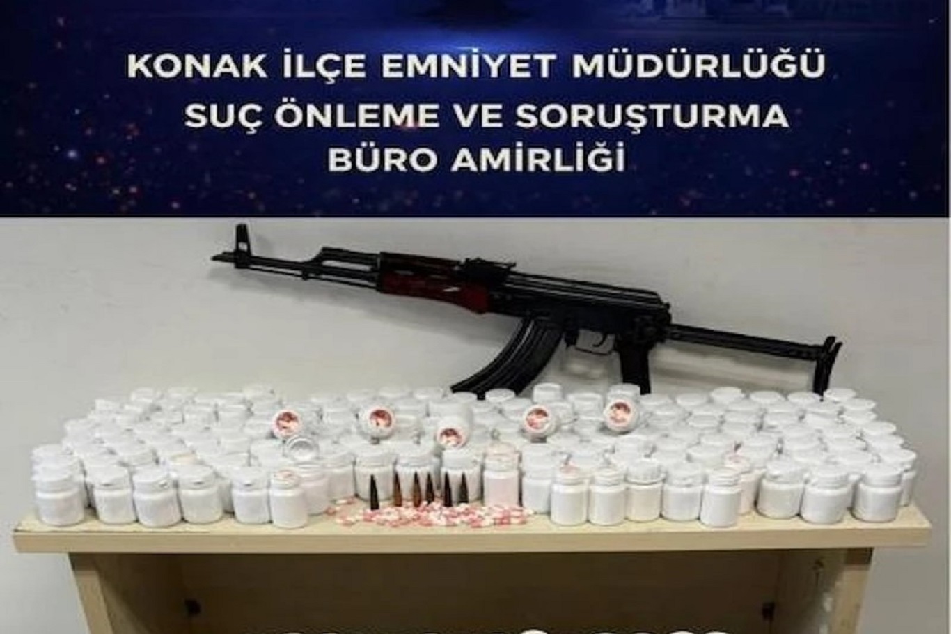 İzmir'de 59 bin uyuşturucu hap ve kalaşnikof ele geçirildi