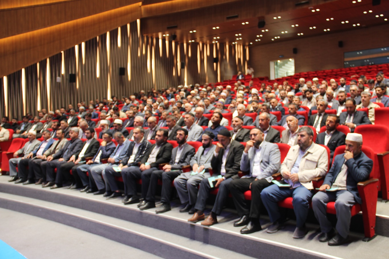 Diyanet İşleri Başkan Yardımcısı Hazırlar: "Camiler İslam Beldelerinin Bağımsızlık Sembolüdür"