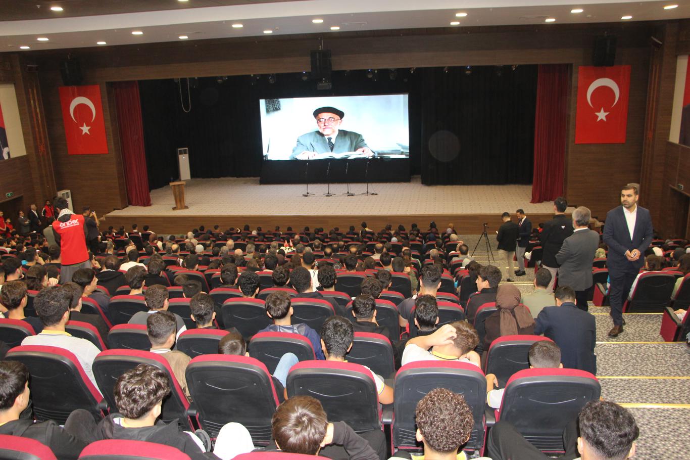 "İmam Hatip ruhu, bilgi ile ahlakı, akıl ile vicdanı, ilim ile irfanı buluşturma idealidir"