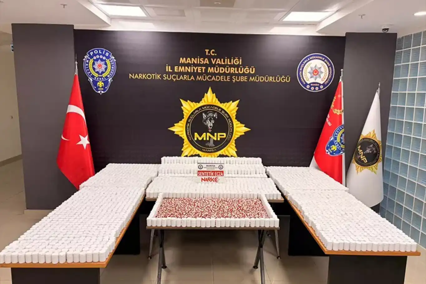 Manisa'da 225 bin 960 sentetik ecza ele geçirildi: 2 tutuklama
