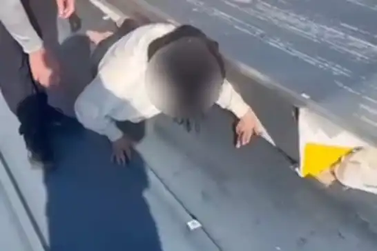 Bursa’da aranan şahıs çatı arasında yakalandı