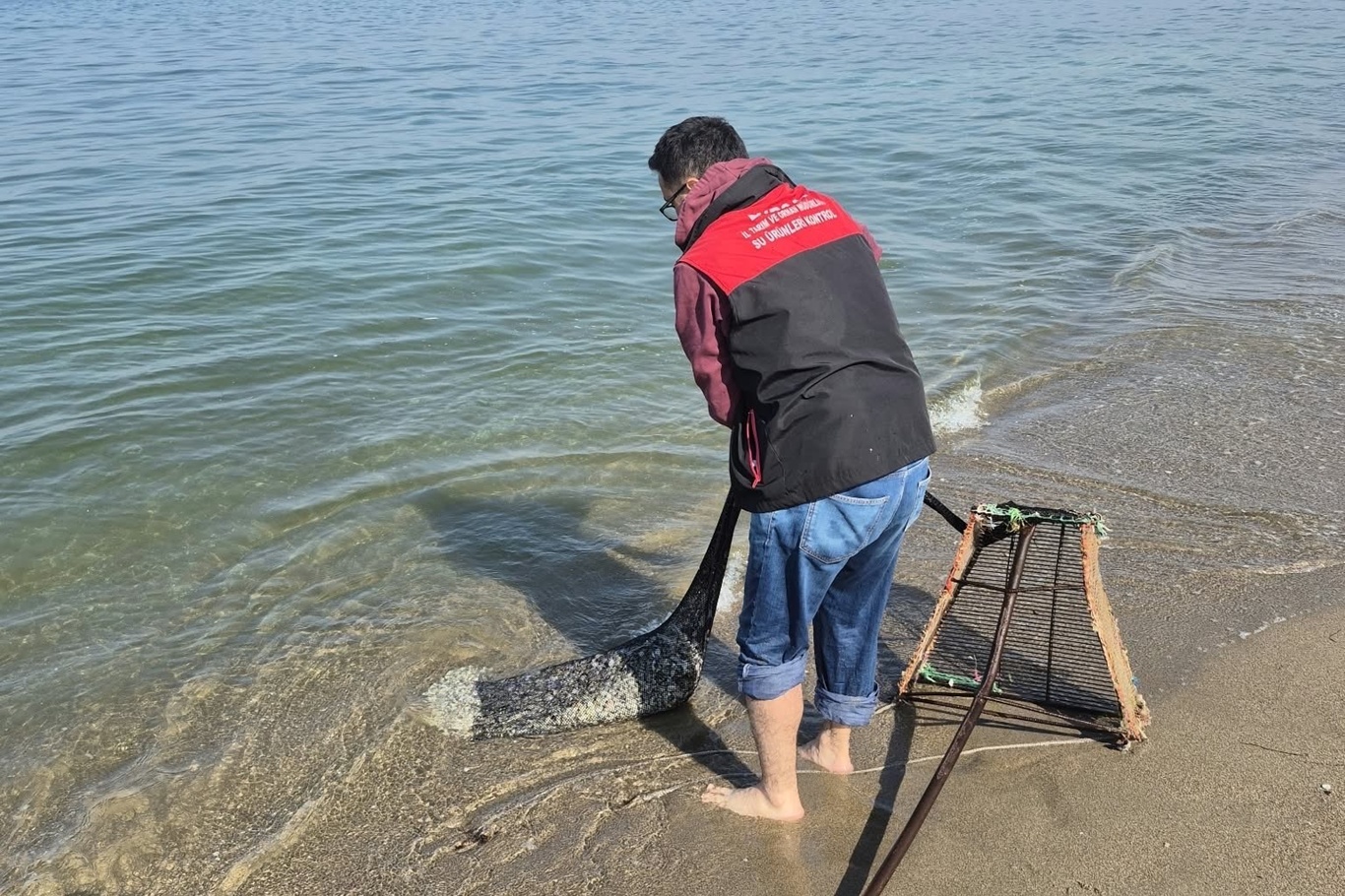 Kaçak avcılık operasyonu: 2 ton kum şırlanı ele geçirildi