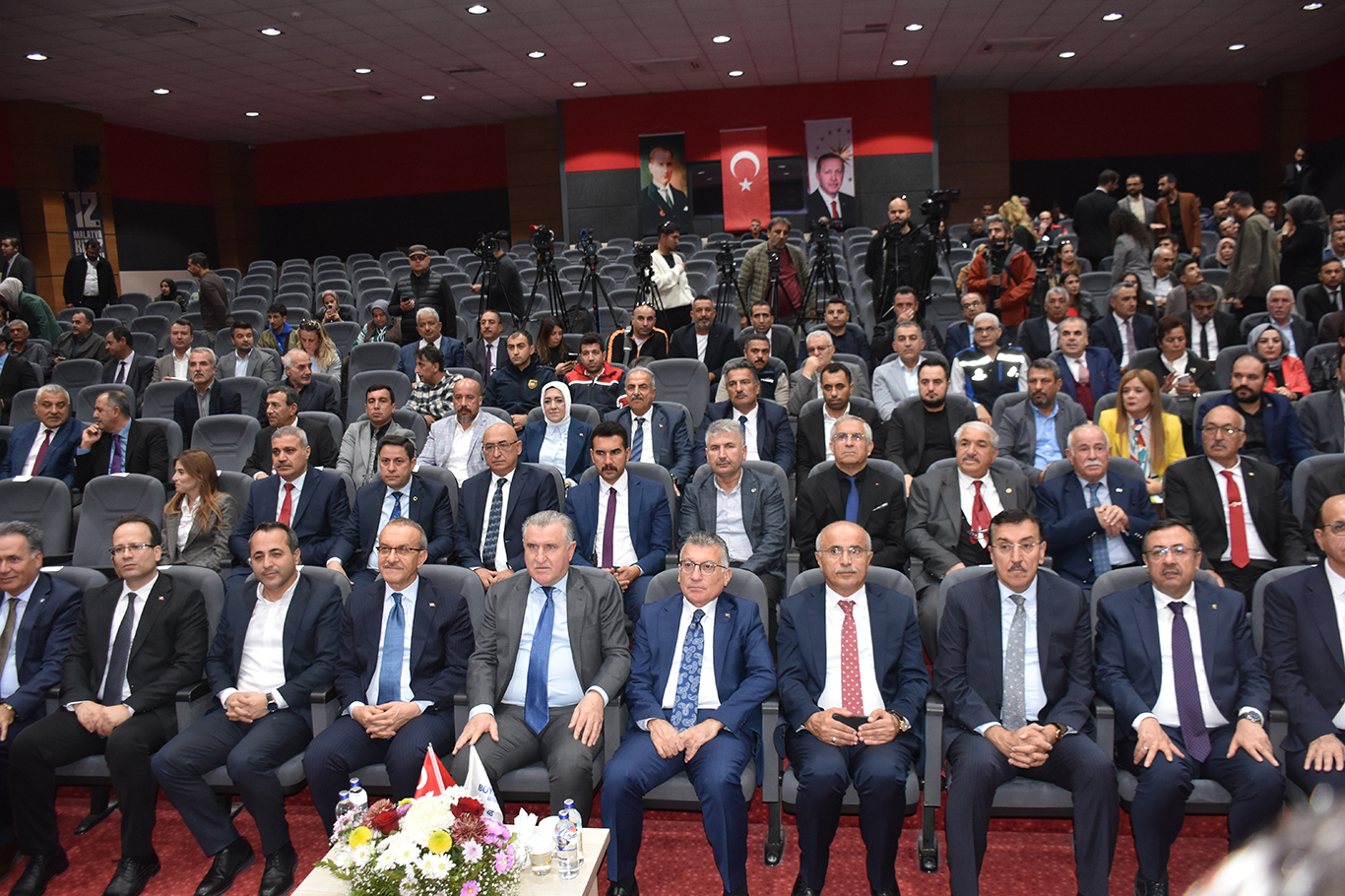 Bakan Bak: Dijital ortamda kitap okuma imkânı bulunsa da basılı kitabın kendine özgü bir yeri var