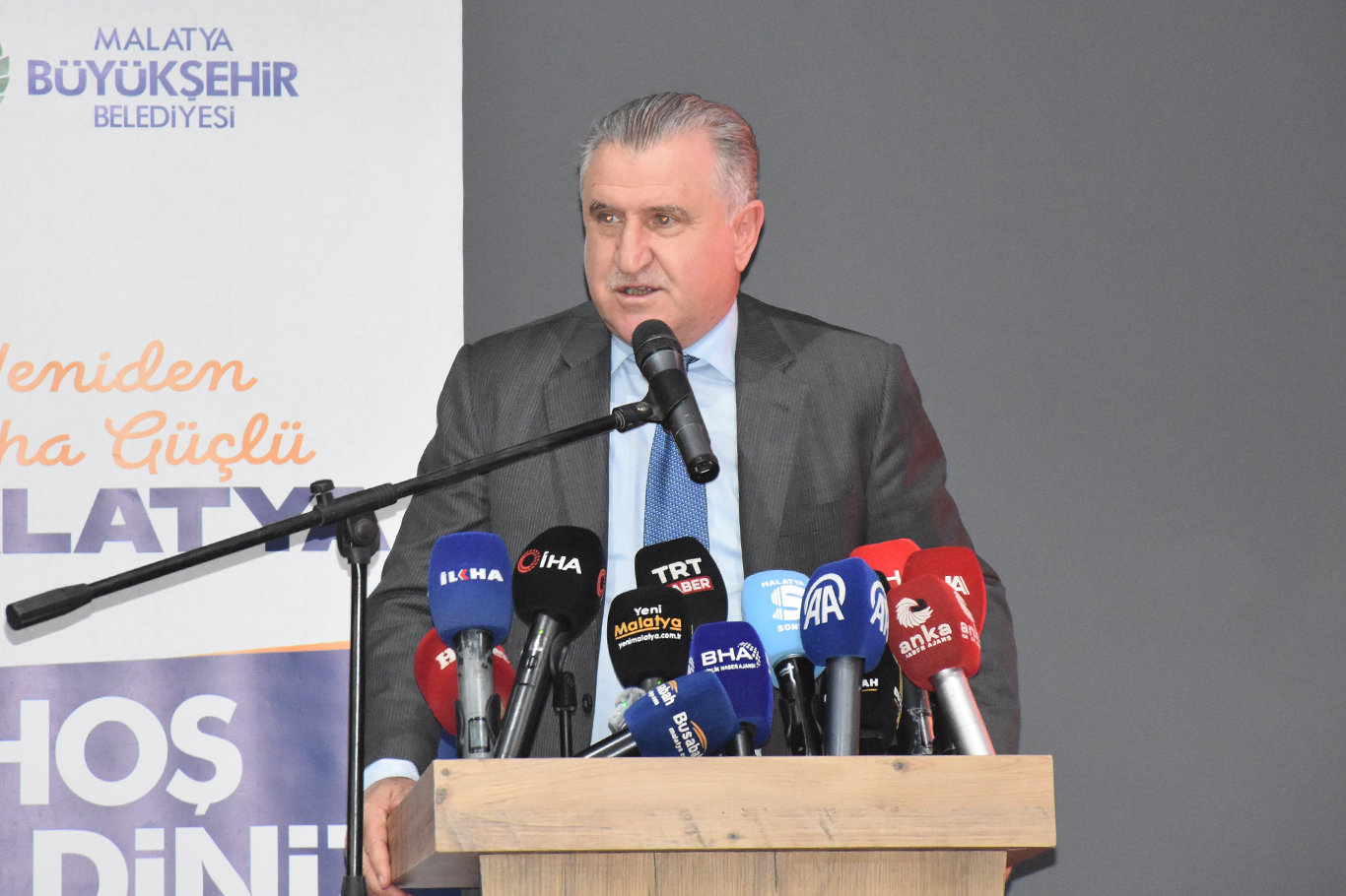 Gençlik ve Spor Bakanı Osman Aşkın Bak