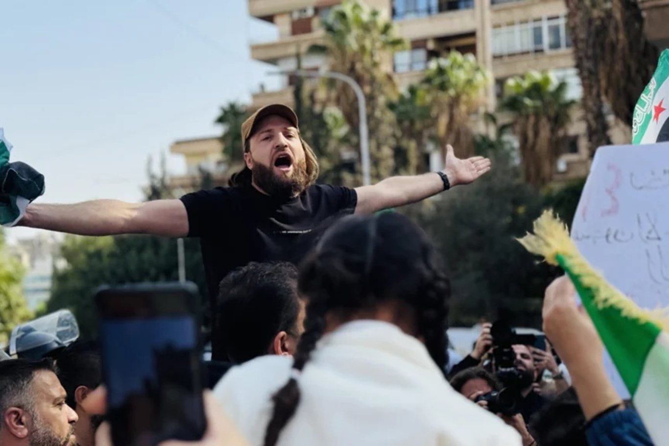 Suriye halkı, işgalcilerin ülkeye yönelik saldırılarını protesto etti
