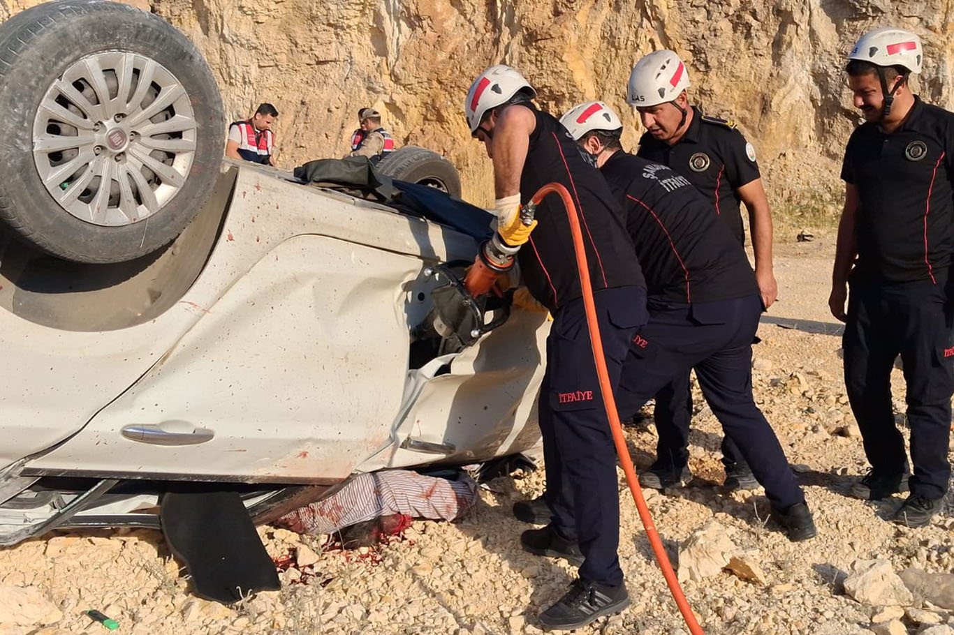 Şanlıurfa'da otomobil uçuruma yuvarlandı: 1 ölü