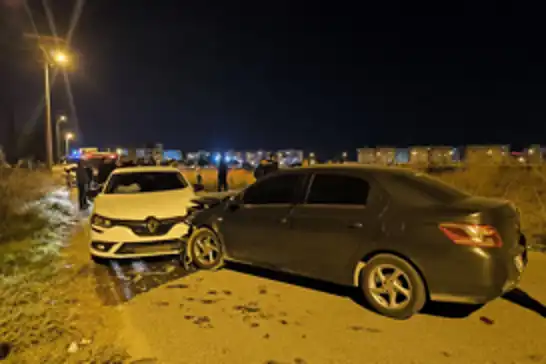 Mardin’de 3 aracın karıştığı kazada 4 kişi yaralandı