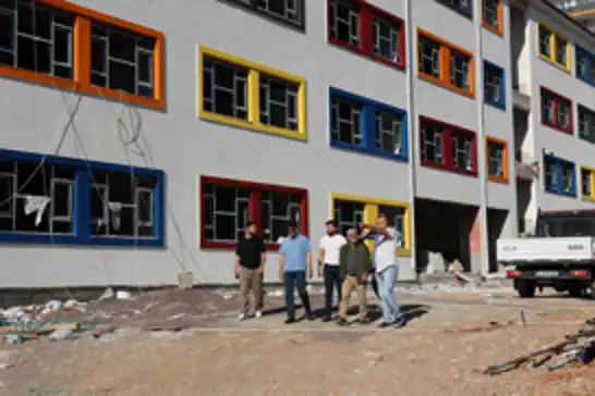 Mersin'de okul ve spor salonu inşaatları incelendi