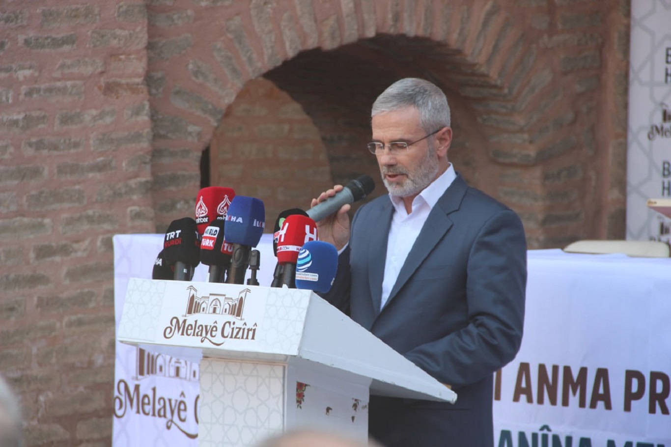 "Kürtlerin, dile ve toplumsal barışı sağlayacak bir düşünceye ihtiyacı var"
