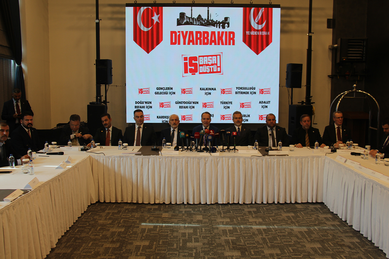Fatih Erbakan: Ana dillerimiz analarımızın ak sütü gibi helaldir