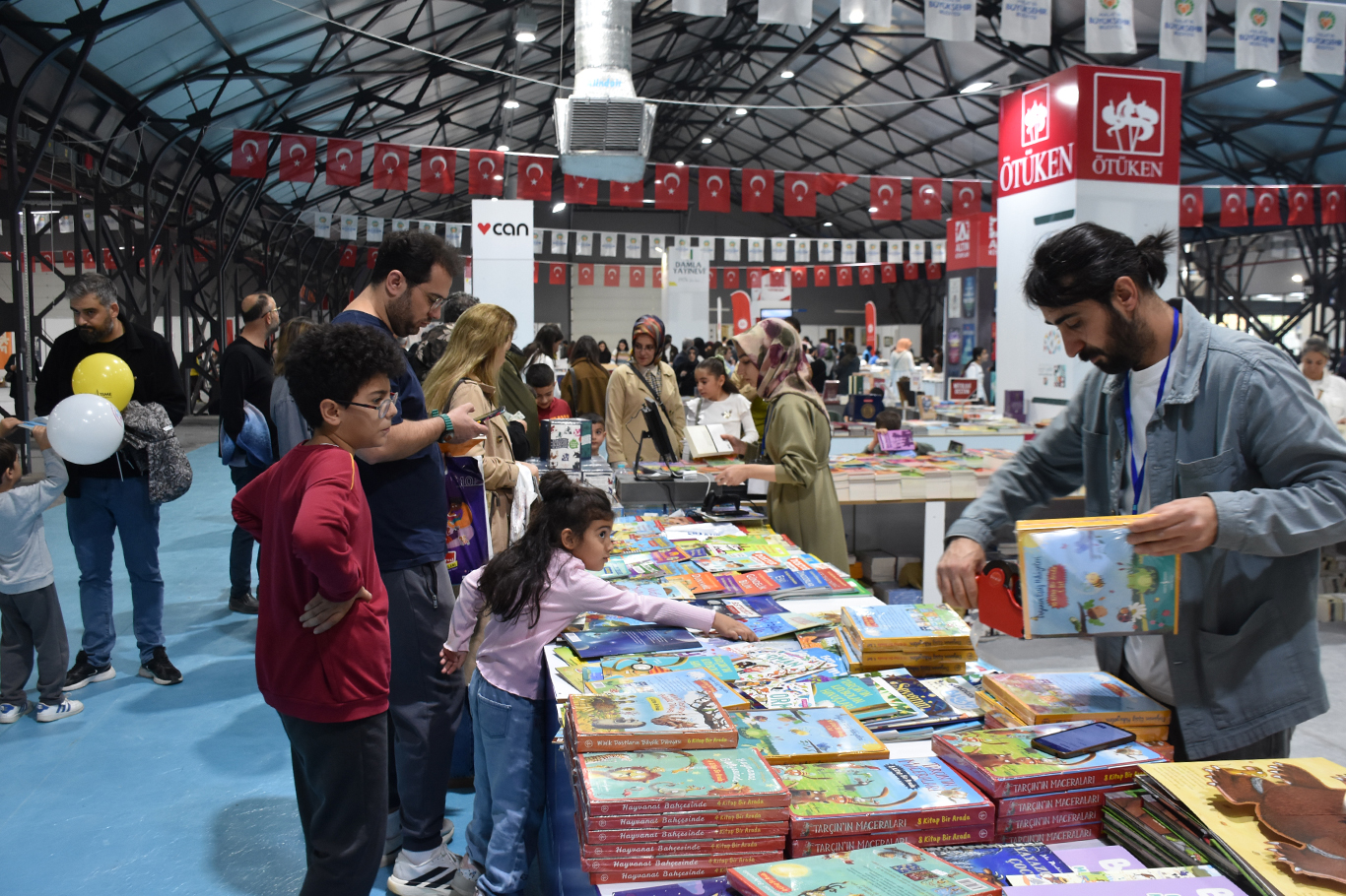 Kitap Fuarı'nda kitap sevgisi ve Filistin duyarlılığı