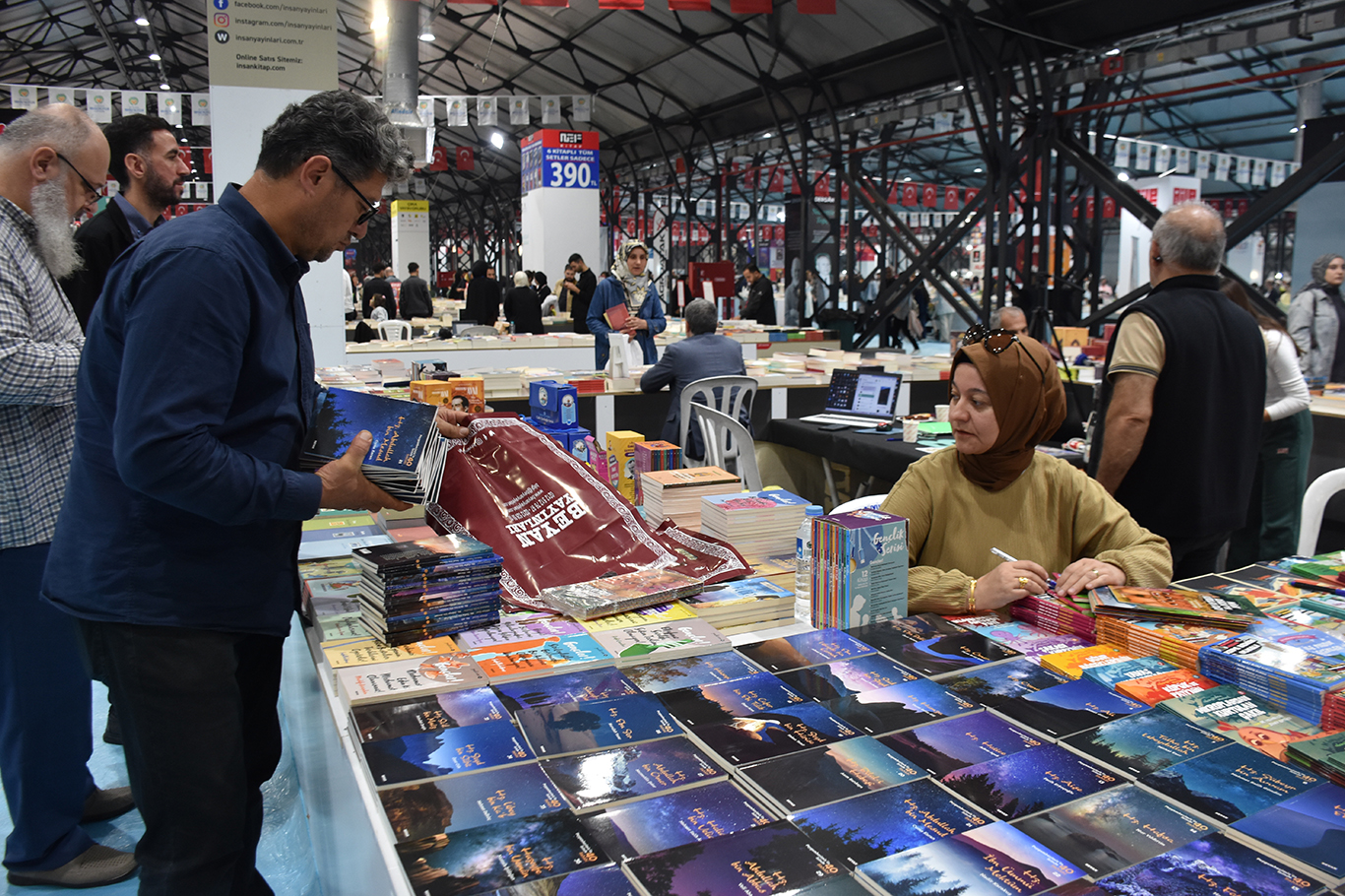 Kitap Fuarı'nda kitap sevgisi ve Filistin duyarlılığı