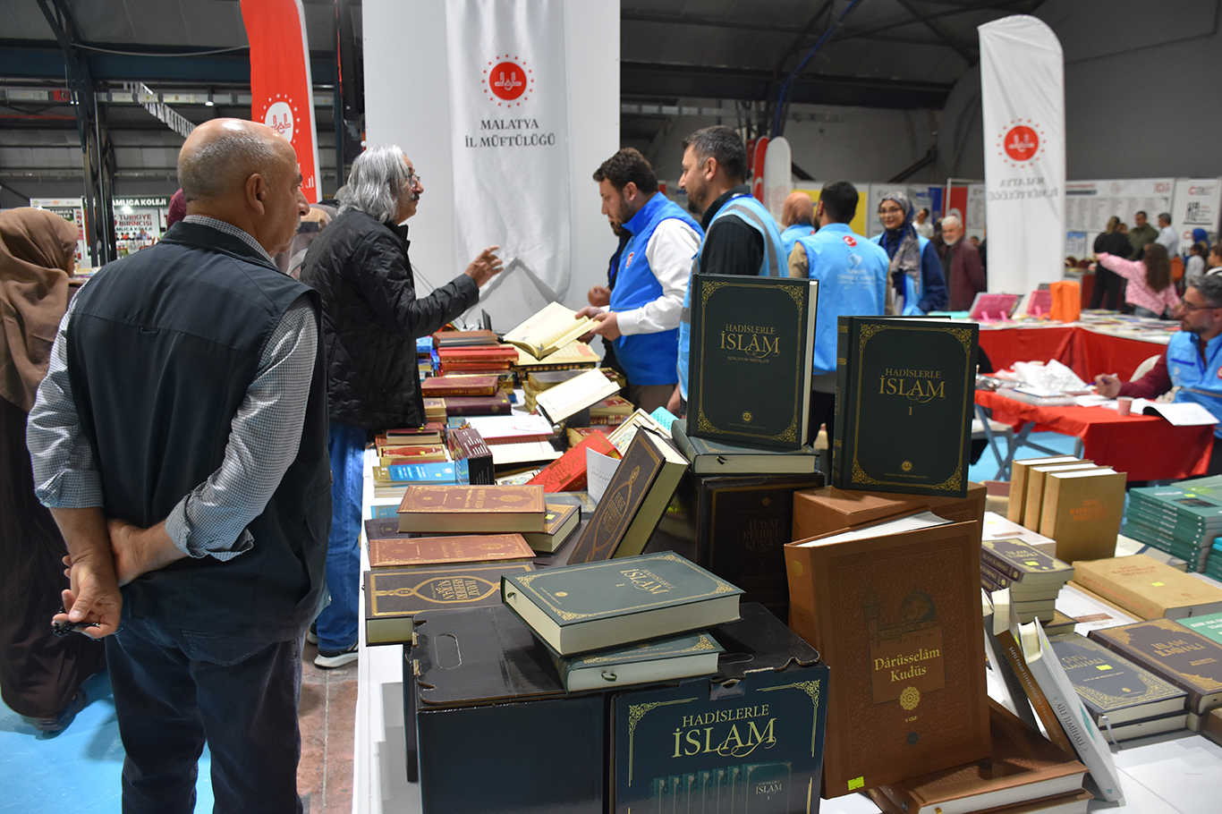 Kitap Fuarı'nda kitap sevgisi ve Filistin duyarlılığı