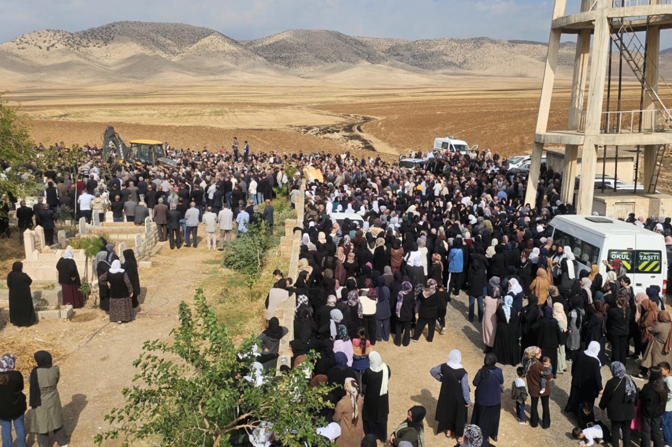 Mardin’de feci kazada ölen 6 kişi yan yana defnedildi
