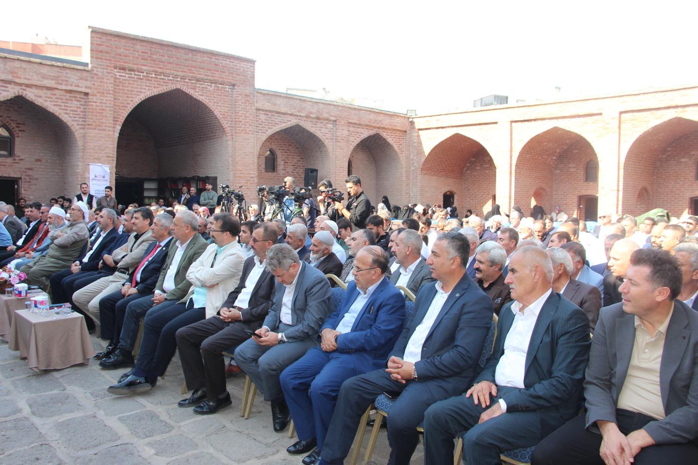 Melayê Cizîrî’yi anma programına katılanlar: Bu tür programlar, ilim ve irfanımıza yeniden dönmemiz açısından çok önemli