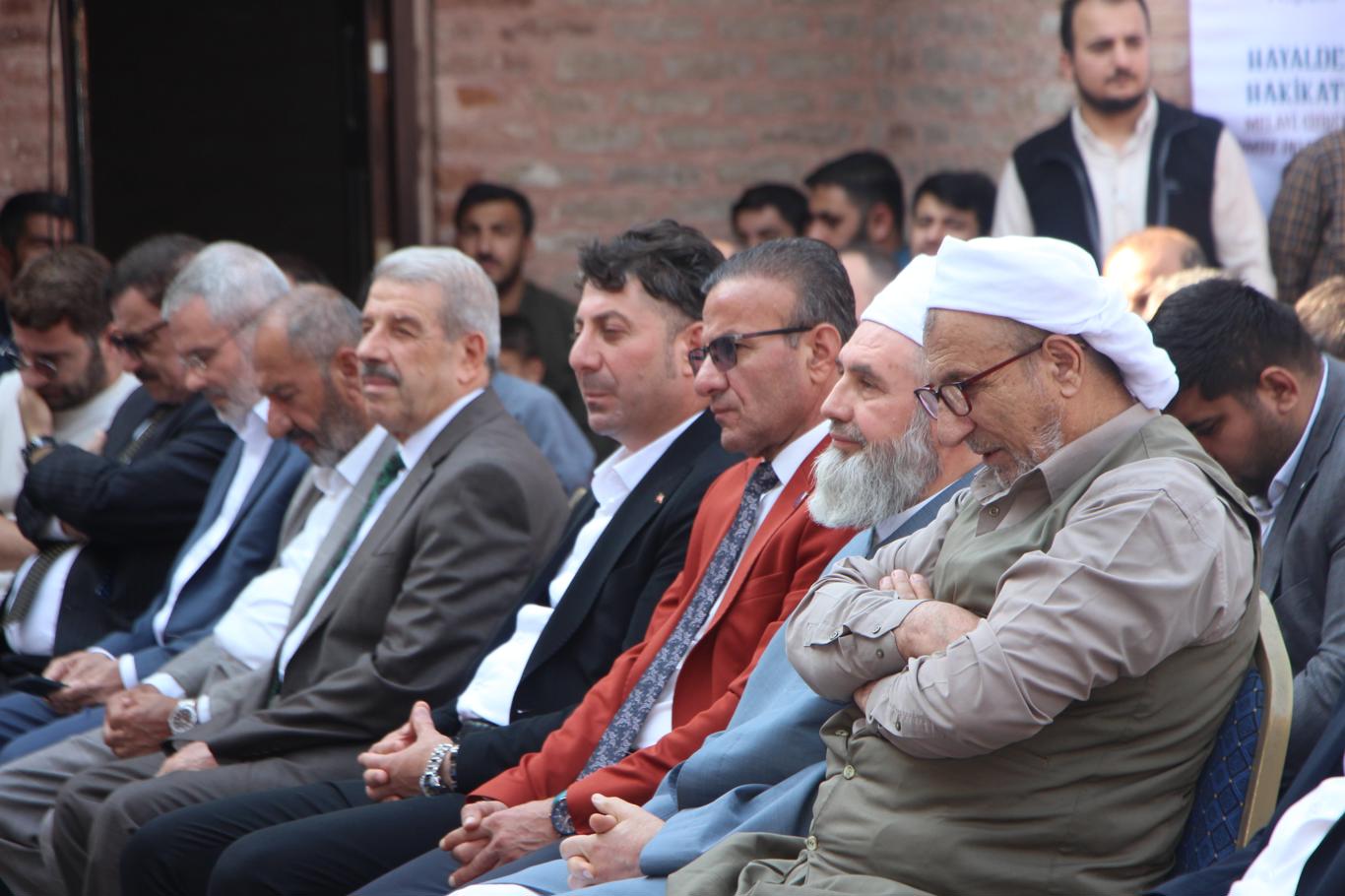 "Melayê Cizîrî" anma paneline katılan eğitimciler: Gençlerimiz Melayê Cizîrî'nin divanını iyi okuyup ondan ders çıkarmalı, ondan ilham alabilmelidir