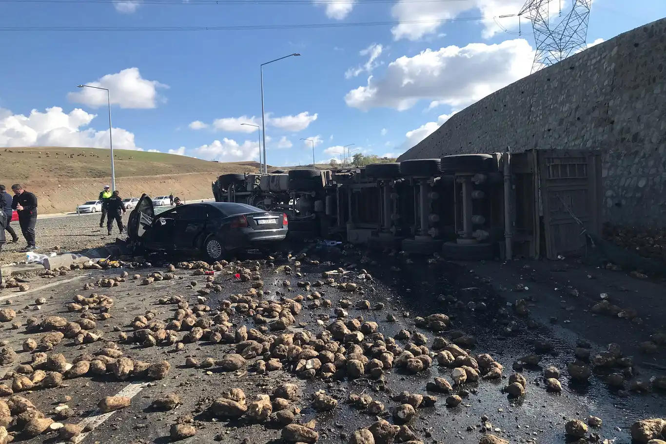 Ağrı'da tır ile otomobil çarpıştı, 4 kişi vefat etti