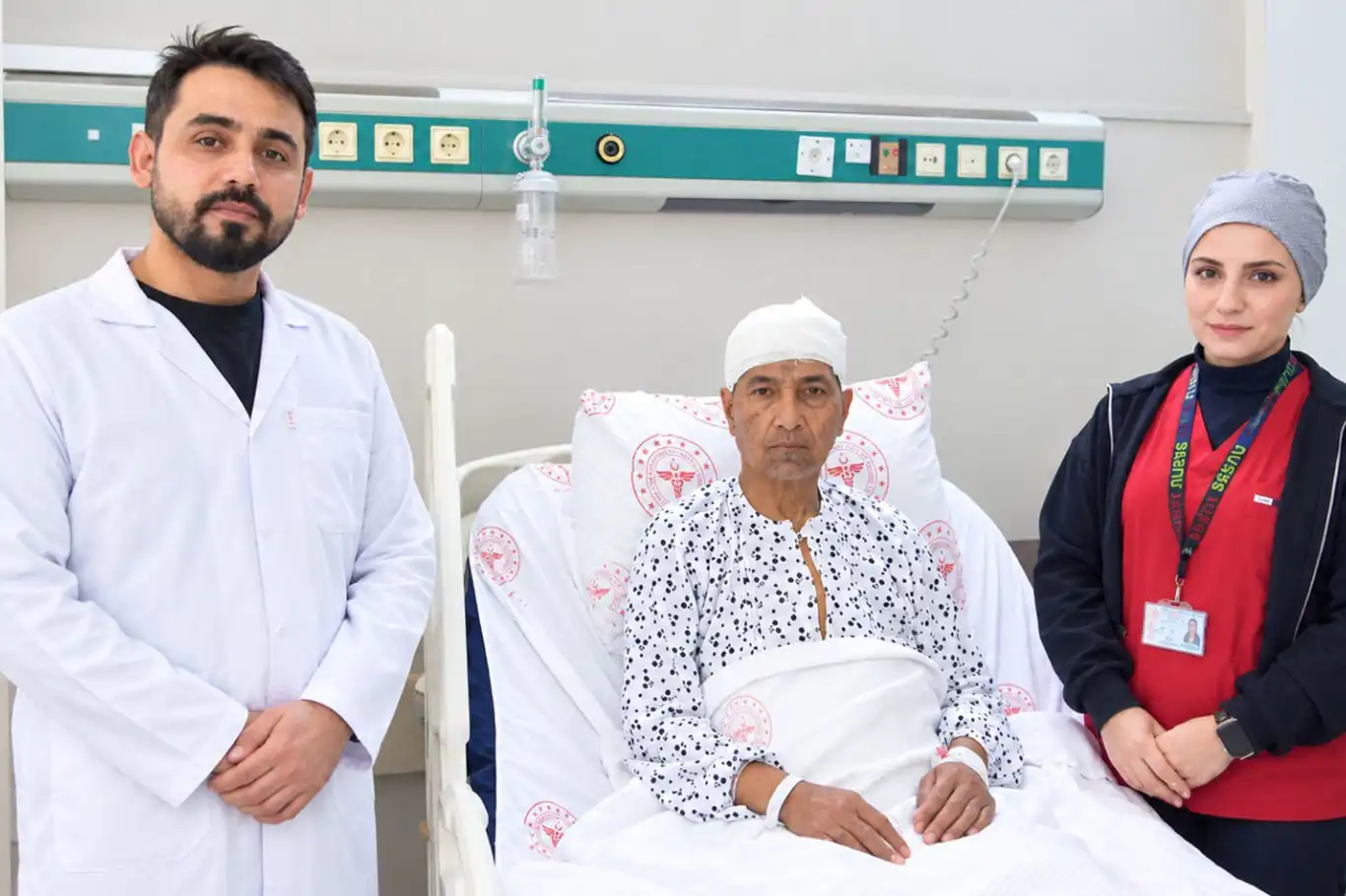 Şanlıurfa'da 60 yaşındaki kadının beynindeki 10 santimetrelik kitle çıkarıldı