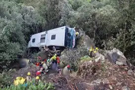 إسبانيا.. إصابة 83 شخصًا في حادث انقلاب حافلة قرب برشلونة