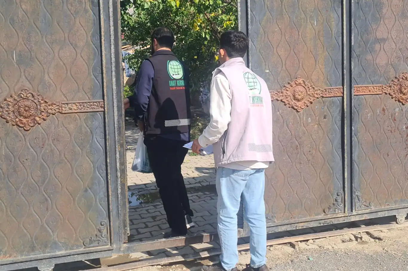Umut Kervanı’ndan Muradiye’de kırmızı et yardımı