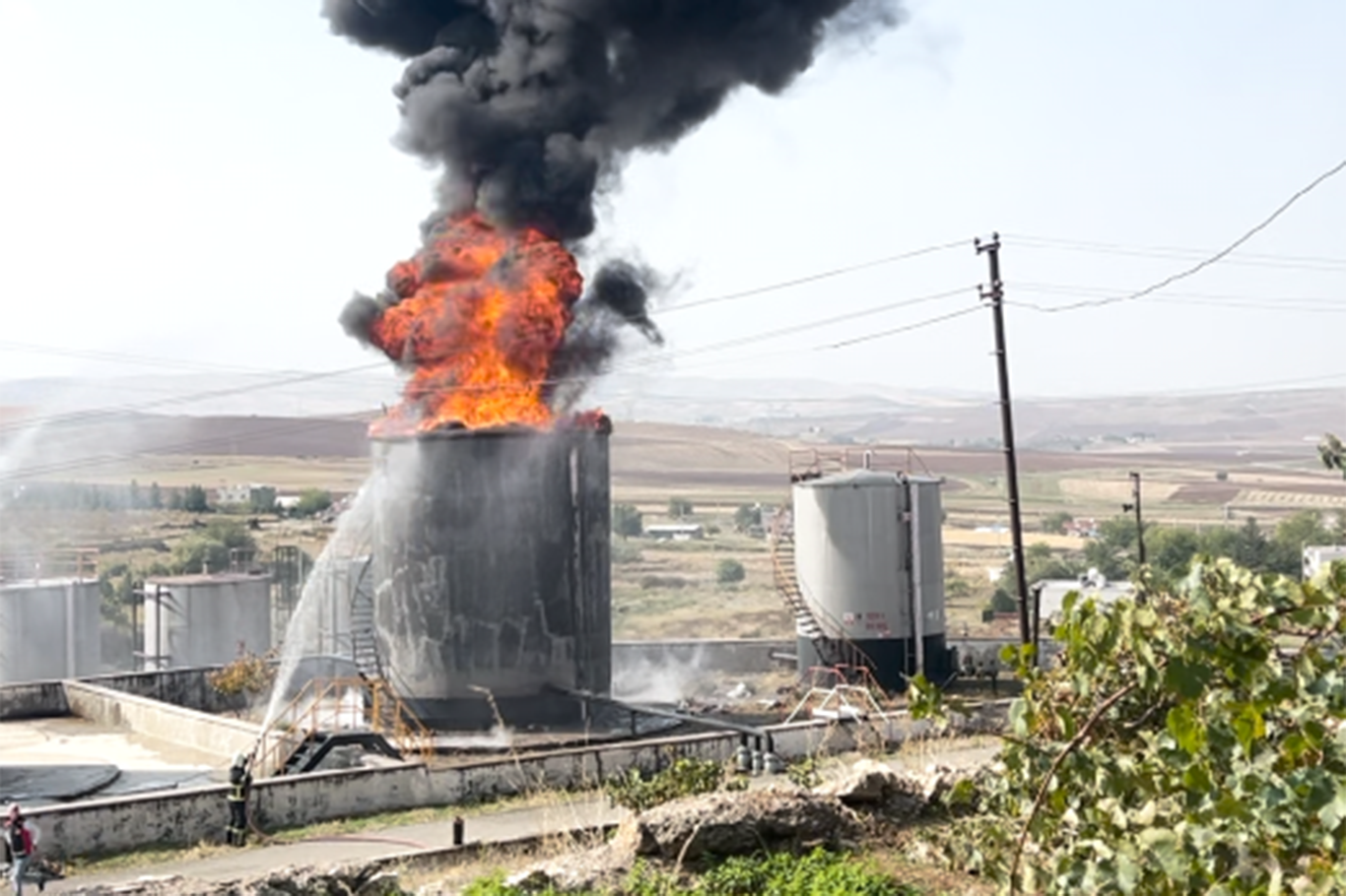 Petrol sahasında yangın: Bir işçi ağır yaralandı