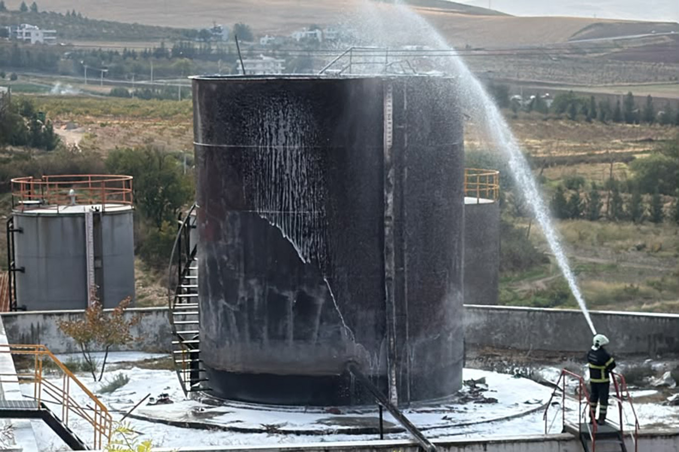 Petrol sahasında çıkan yangın söndürüldü