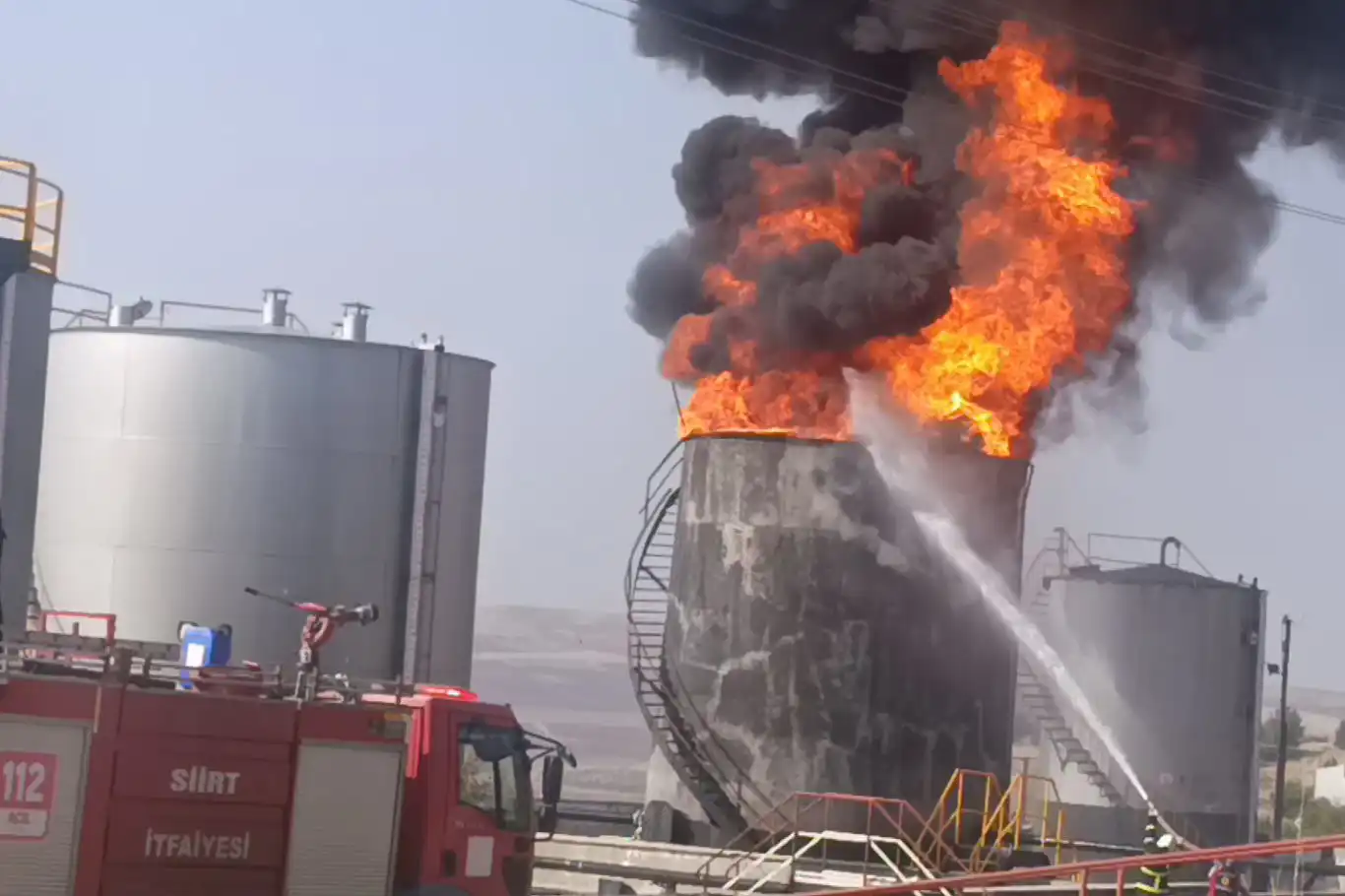 Kurtalan’da petrol depolama sahasında yangın: 2 işçi yaralandı