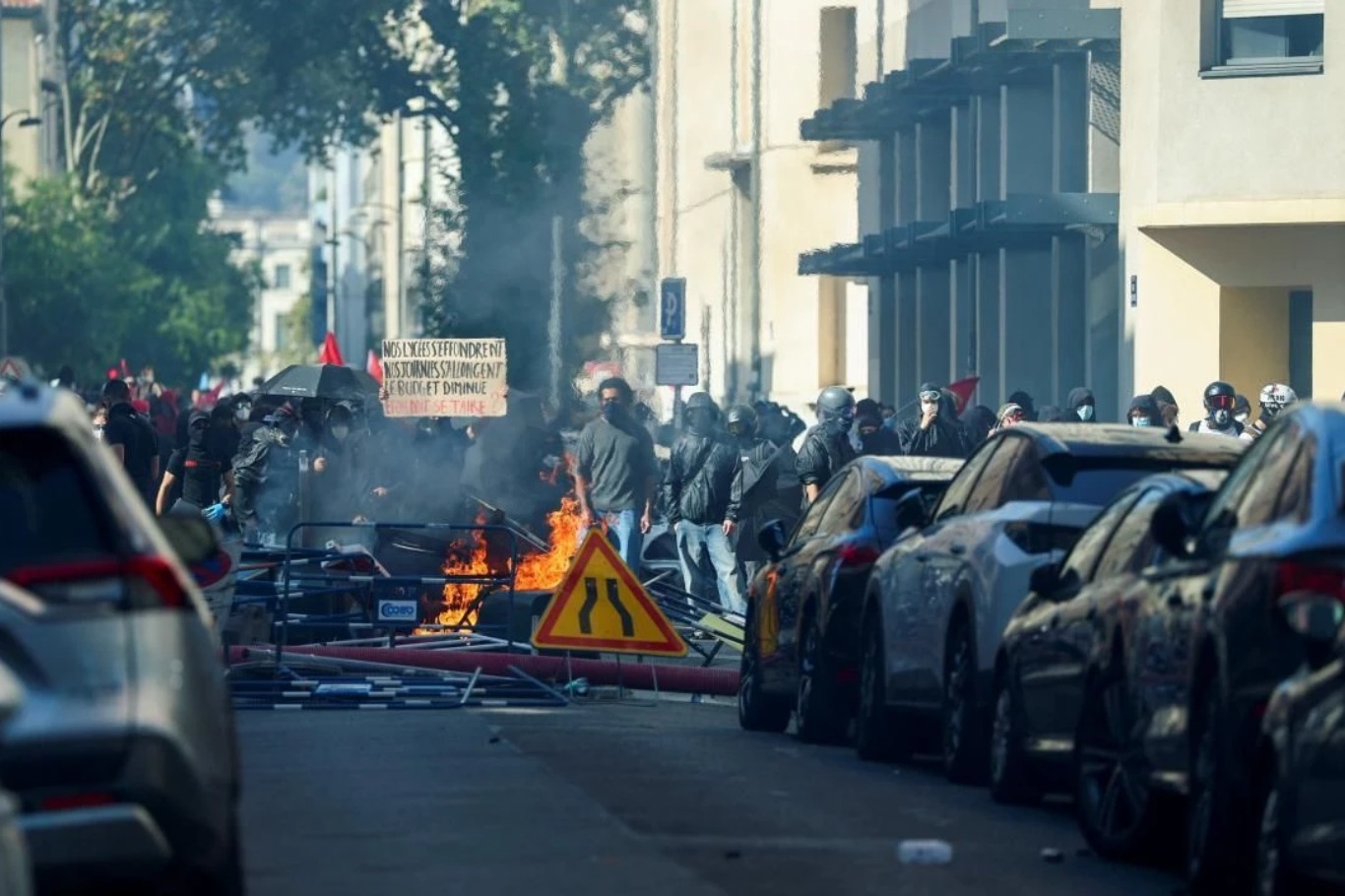 أكثر من 500 مصاب في احتجاجات فرنسا.. والسلطات تعلن توقيف 1435 شخصًا