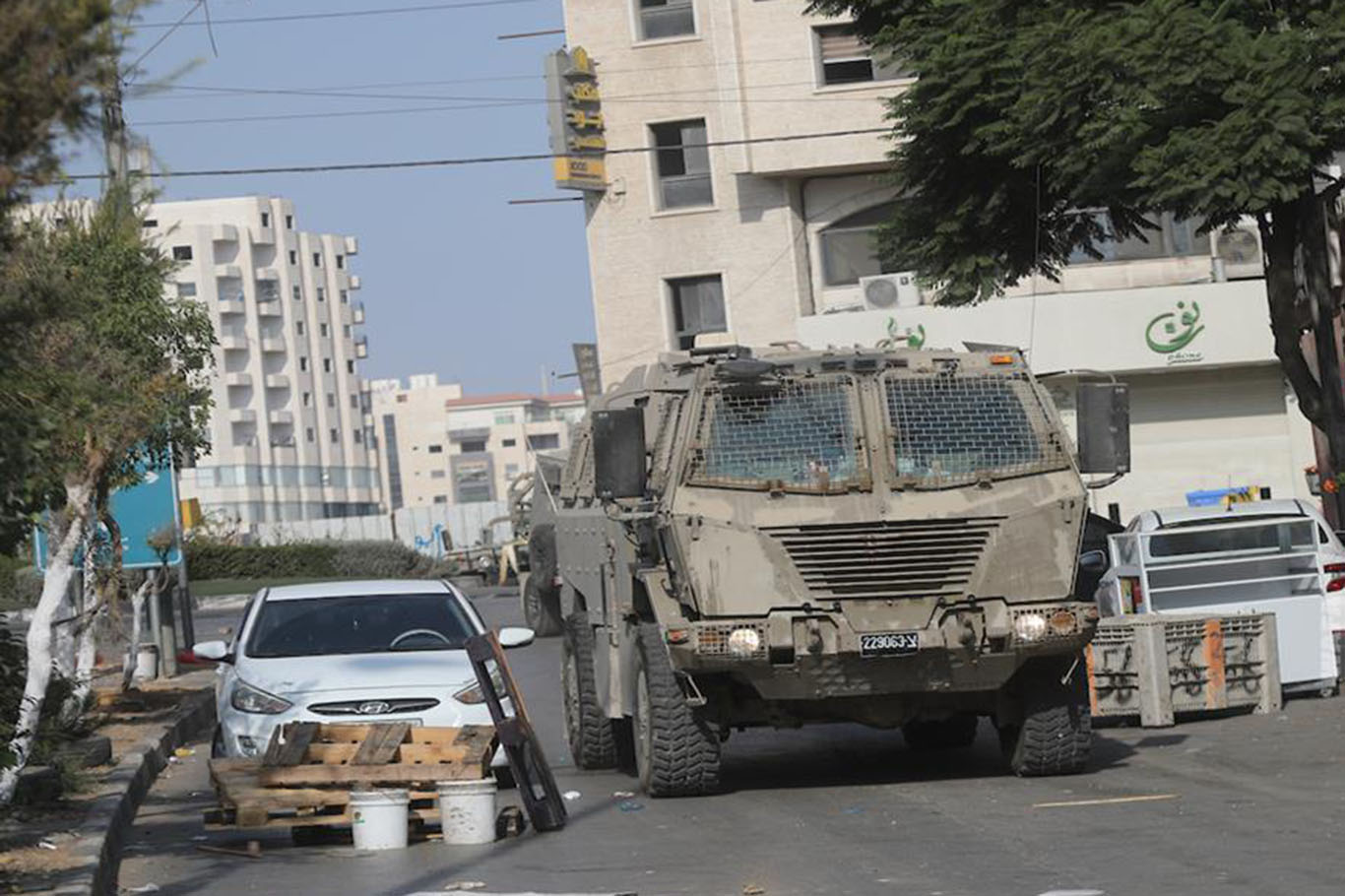 العدوان الصهيوني على الخليل يطال 488 عائلة فلسطينية ويهجّر أكثر من 3 آلاف شخص