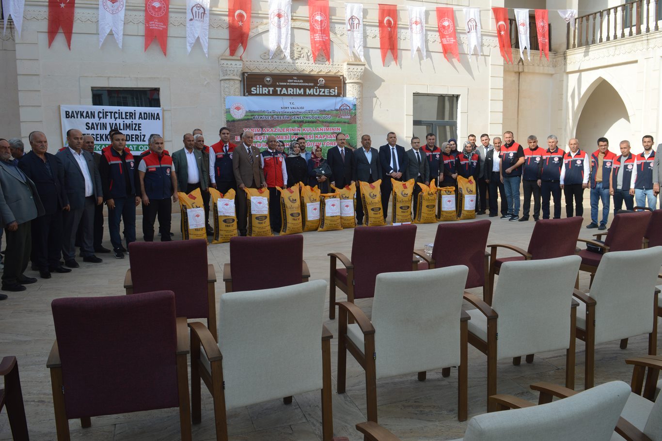 Siirt’te üreticilere 176 ton sertifikalı kırmızı mercimek tohumu dağıtılıyor