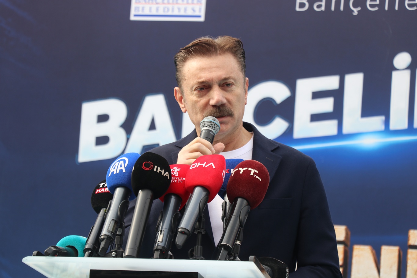 Bahçelievler'de 6 bininci bina törenle yıkıldı