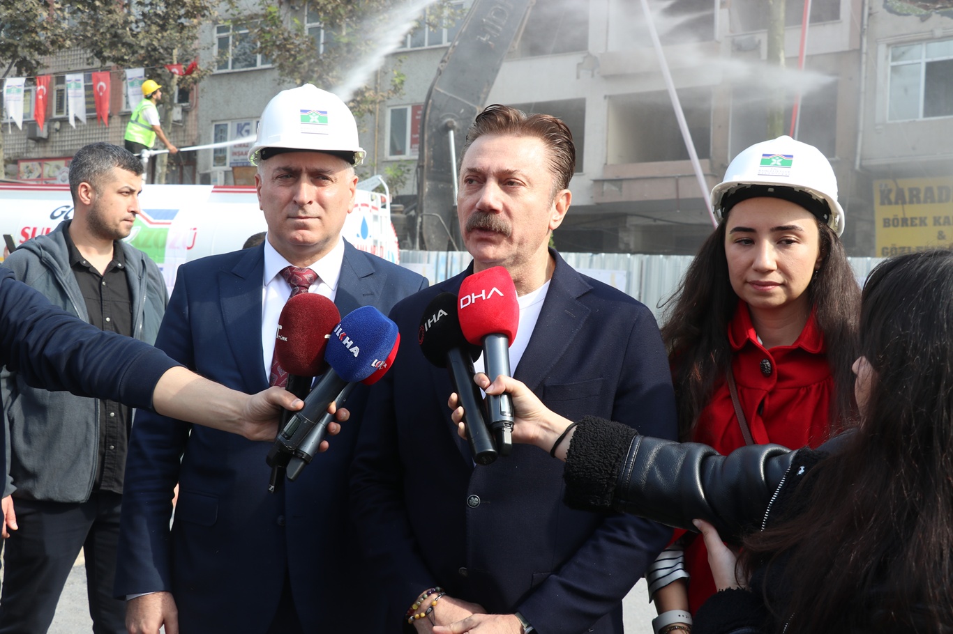 Bahçelievler'de 6 bininci bina törenle yıkıldı
